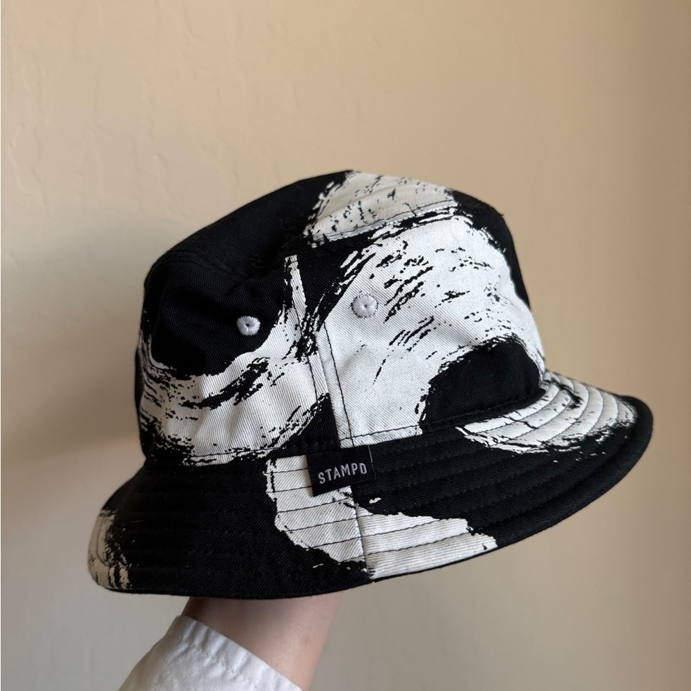 STAMPD Black Circle Print Bucket Hat White - Picture 2 of 8